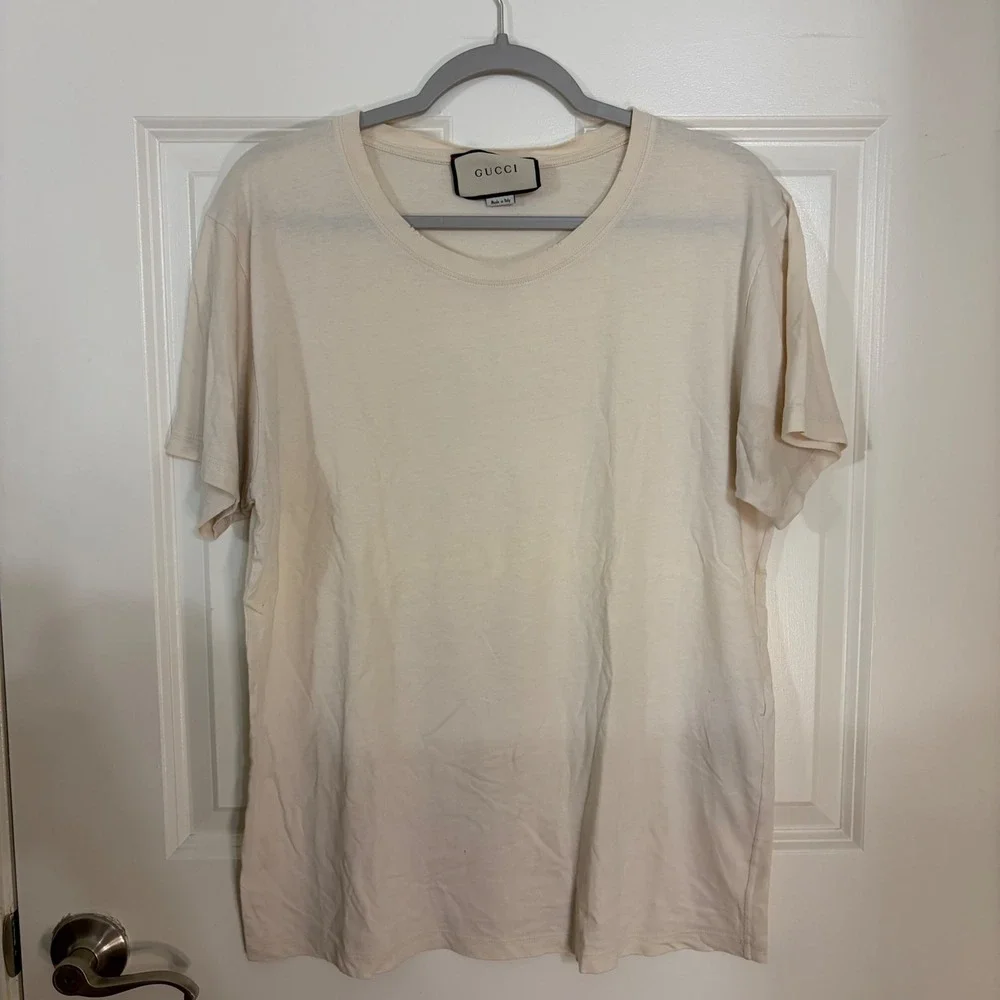Gucci Mens Cream Cotton Stencil Logo Shoulder T-Shirt Made in Italy Size M